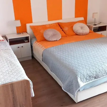 Guest house House Piacun Sucuraj