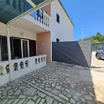 House Piacun Pensjonat Sućuraj